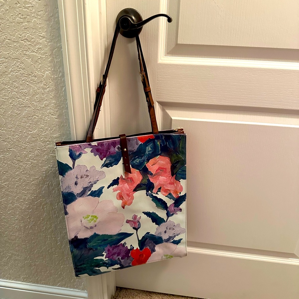 House of Disaster (1916) floral handbag.